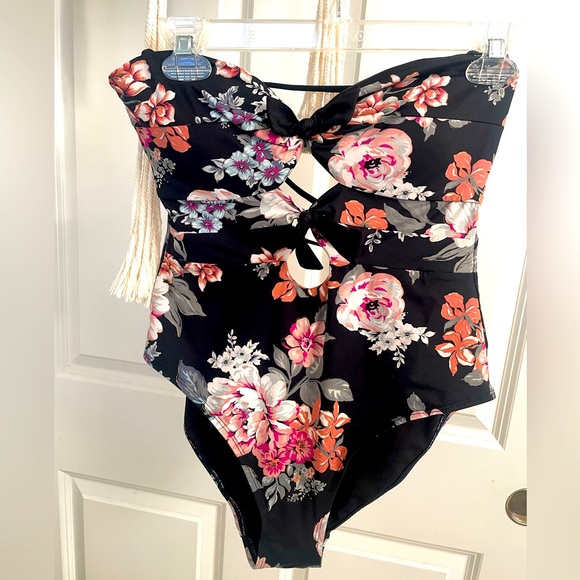 Other - Vintage Time and Tru Swimsuit Black with Floral Design w/ Thin Straps, Halter